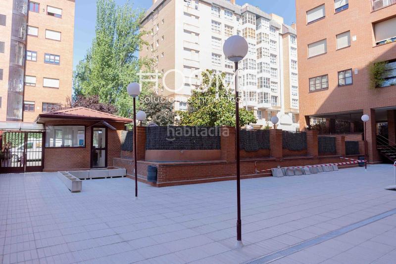 Foto 33053e14-2a4b-442a-82b3-57f807bb4b55. Ático atico con 20 metros de terraza, piscina, garaje opcional, 3 habitaciones 2 baños a estrenar, Castillachamartin en Madrid
