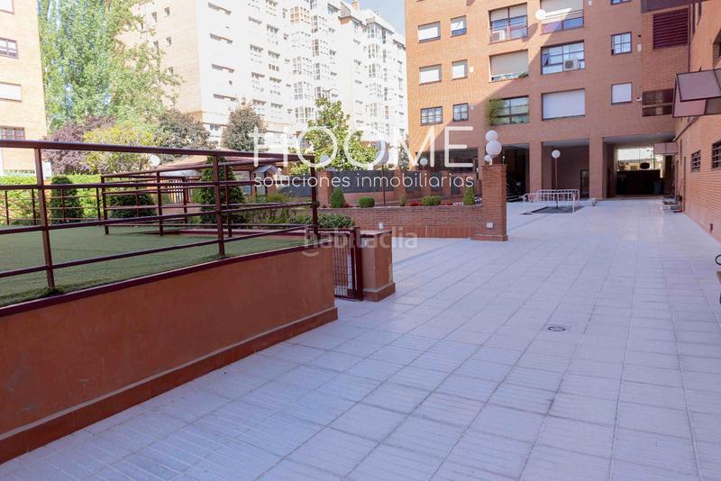 Foto 798c3a79-5c0b-40b8-b29e-4a4076ecae23. Ático atico con 20 metros de terraza, piscina, garaje opcional, 3 habitaciones 2 baños a estrenar, Castillachamartin en Madrid