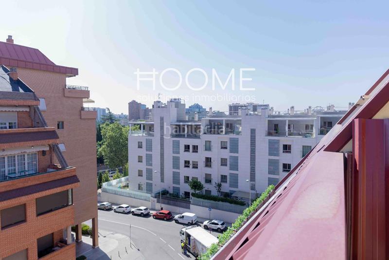 Foto cbd9f987-0f6b-4d16-93f7-560b14eef91d. Ático atico con 20 metros de terraza, piscina, garaje opcional, 3 habitaciones 2 baños a estrenar, Castillachamartin en Madrid