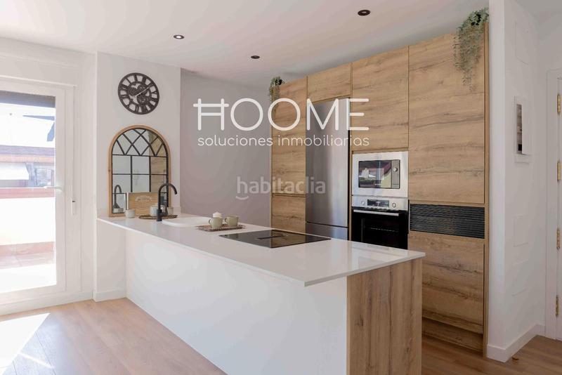 Foto d051fa93-c3db-46a0-b4e5-3be74215ce66. Ático atico con 20 metros de terraza, piscina, garaje opcional, 3 habitaciones 2 baños a estrenar, Castillachamartin en Madrid