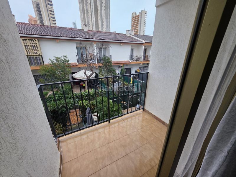Foto 5f8f8ccd-871a-43e4-8c02-eff7412f8ab6. Casa adossada amb piscina a Rincón Bajo Benidorm