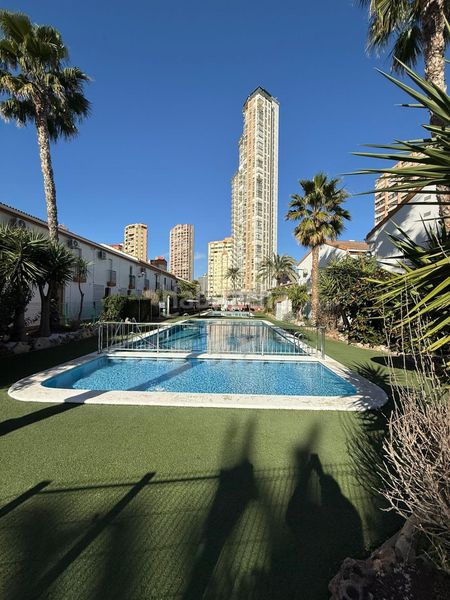 Foto b8bb2981-1fc1-4d9a-a471-419b2f8af413. Casa adossada amb piscina a Rincón Bajo Benidorm
