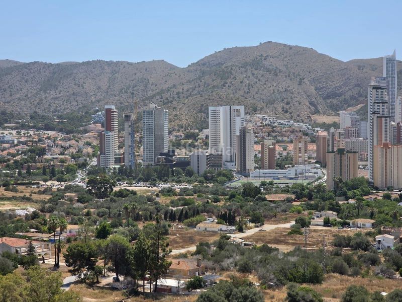 Foto c83fbf81-fb0a-4338-a79e-8bb3a4b2e170. Pis amb aparcament piscina a Levante Alto Benidorm