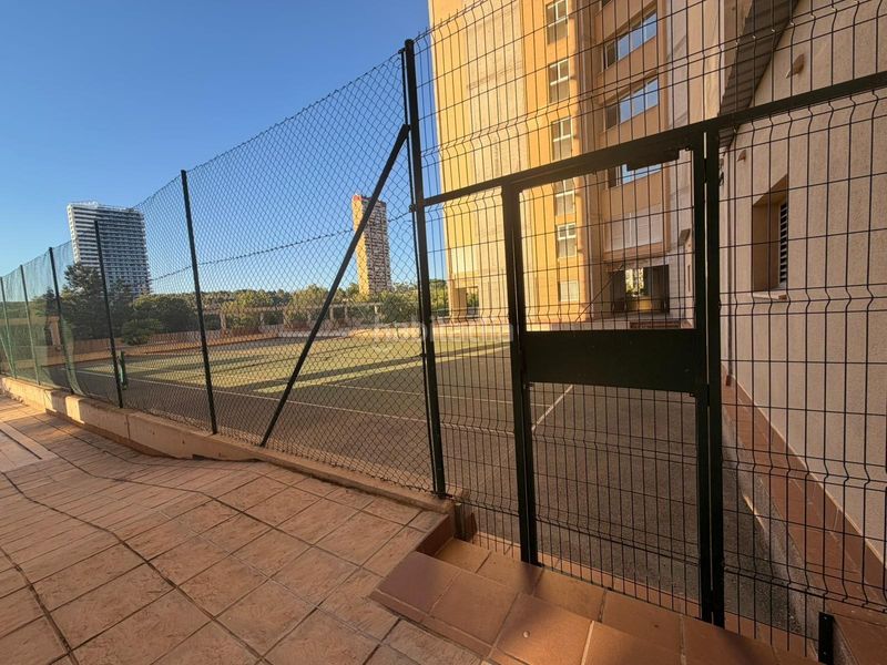 Foto 88c9f9e5-d51b-4f31-9927-3781b89b9d43. Pis amb aparcament piscina a Via Parque Benidorm