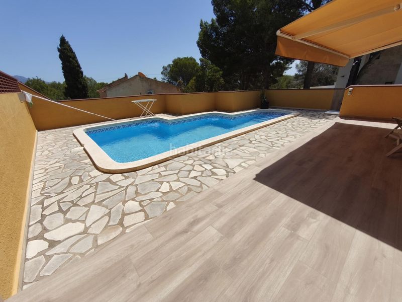 Foto 2f5448e2-f1dd-4fb3-a996-920ca3378ad4. Casa aparellada amb aparcament piscina a Coloma Nucia (la)