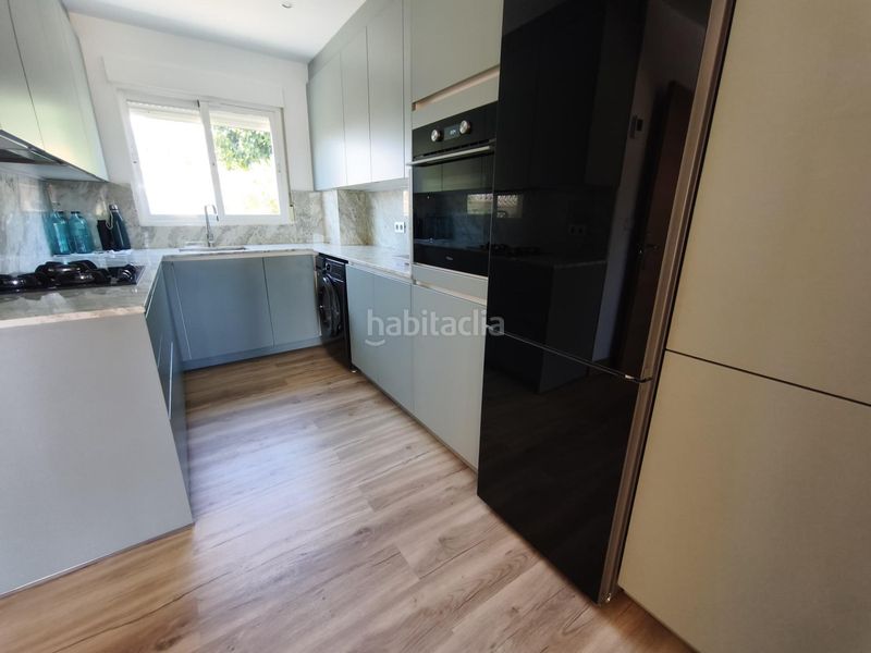 Foto e9056cbd-e18f-428c-93c7-d90a10e75724. Casa aparellada amb aparcament piscina a Coloma Nucia (la)
