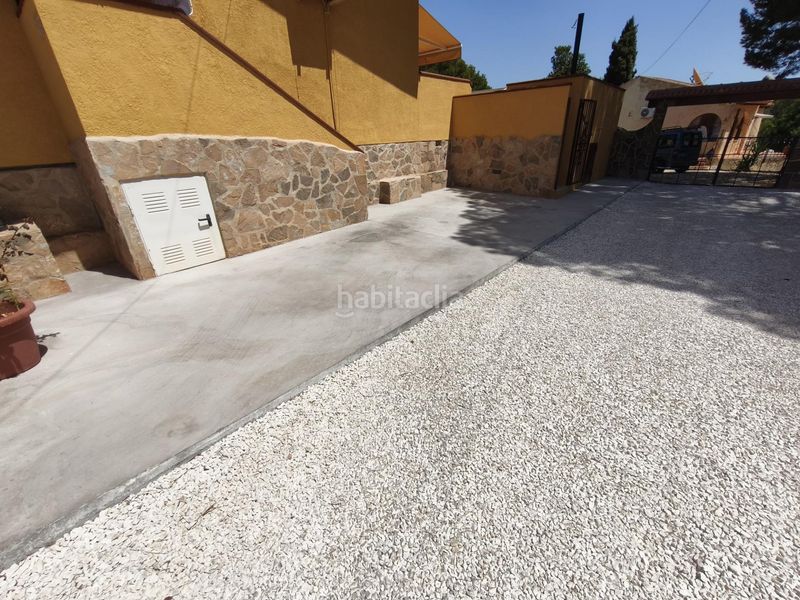Foto f4e00a5f-2072-4da2-8950-1bcf5a90a29e. Casa aparellada amb aparcament piscina a Coloma Nucia (la)