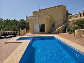 Xalet a Coloma. Chalet independente la nucia
