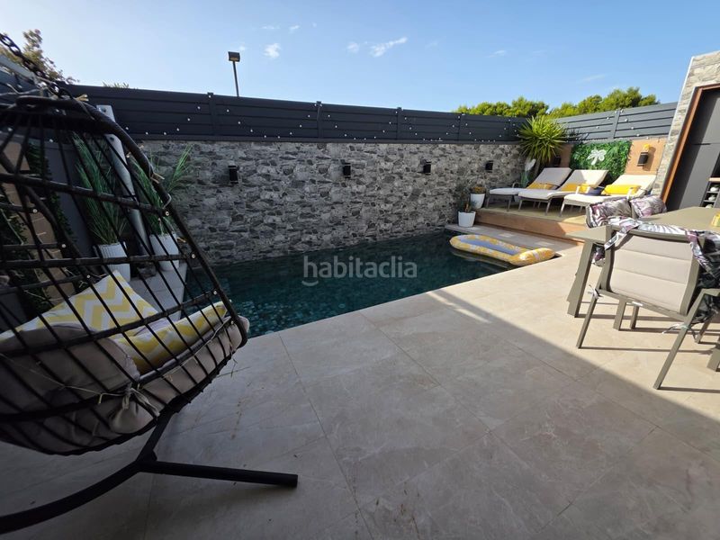 Foto d0c0985c-5145-449b-a32e-481e0b793f47. Casa adossada amb aparcament piscina a Agua Amarga - Urbanova Alicante
