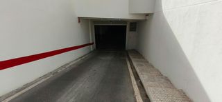 Aparcament cotxe a Levante Alto