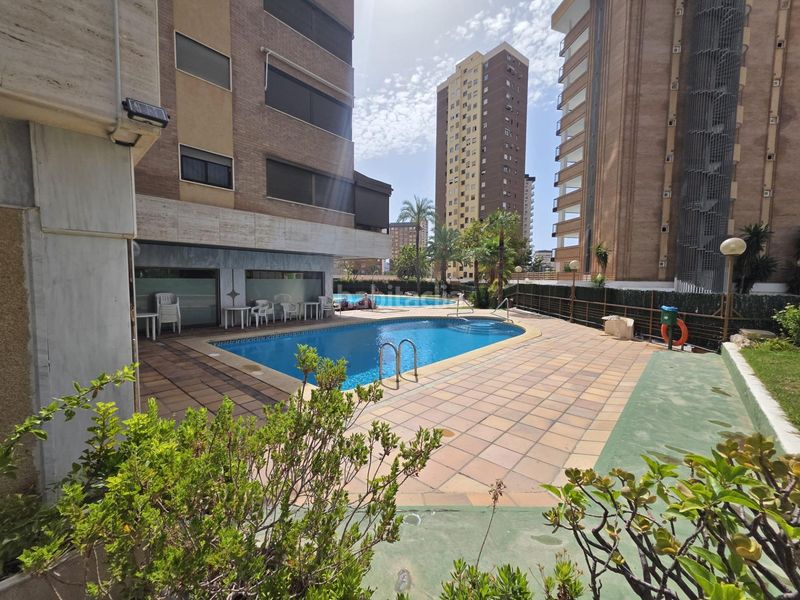 Foto 4897b4dc-d5ea-4945-8ef4-6e35d1047c91. Pis amb calefacció aparcament piscina a Levante Alto Benidorm