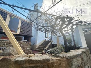 Casa  Lugar tarrio. Se vende casa con terreno y patio en baroña