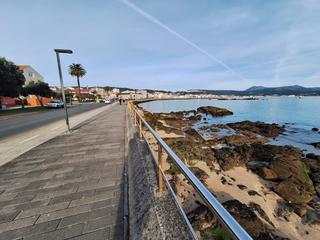 Casa adossada a Santa Uxía de Ribeira. Casa en primera linea de mar en ribeira