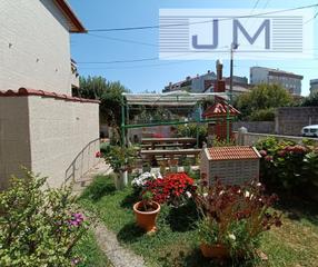 Maison à Santa Uxía de Ribeira. Se vende casa con jardín a un paso de coroso
