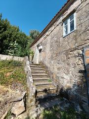 Haus in Olveira. Se vende casa con jardín en bretal