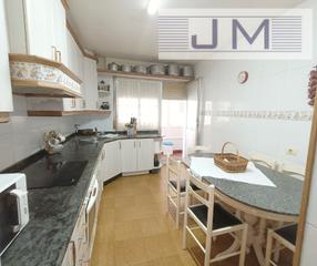 Appartement à Santa Uxía de Ribeira. Se vende piso de 4 habitaciones en pleno centro de ribeira