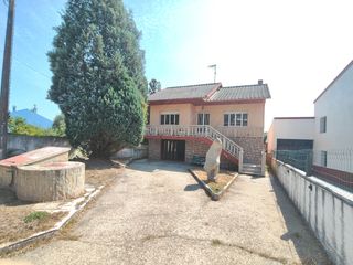 Casa  Lugar carballosa. Se vende casa con amplio terreno en carballosa.