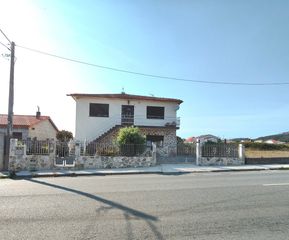 Maison  Rúa campos de arriba. Casa amplia y luminosa con terreno y jardín en carreira.