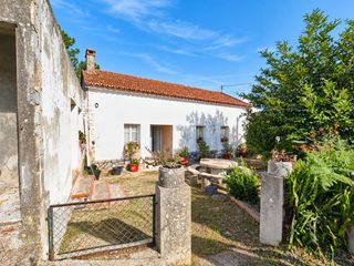 House  Lugar campelos. Se vende casa con amplio jardín en olveira