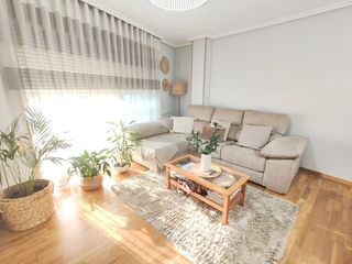 Apartament  Rúa clara campoamor. Se vende amplio apartamento en ribeira, abesadas