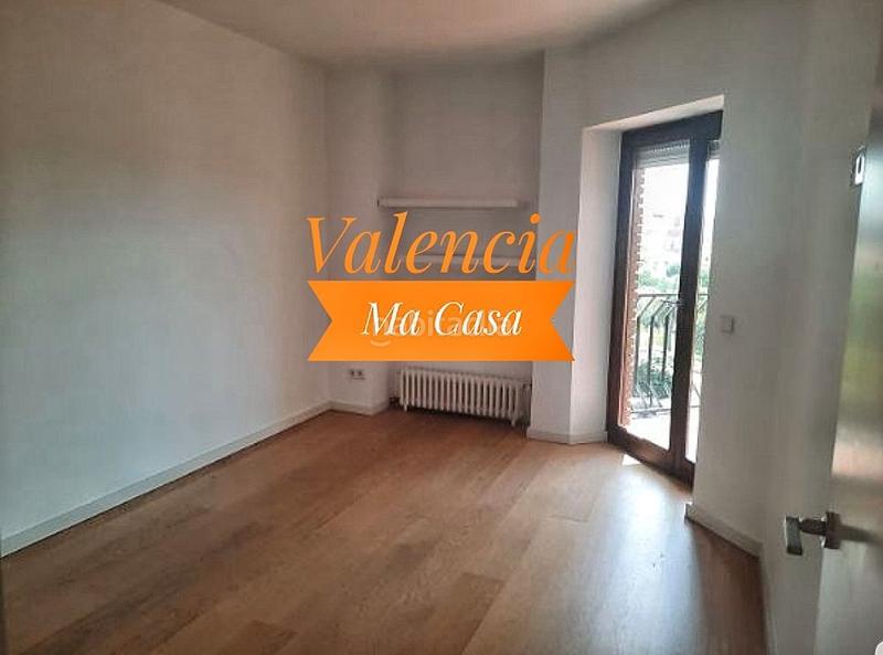 Foto a85d9115-d94c-4956-b394-3d3cff0a0c30. Flat with heating in Exposició Valencia