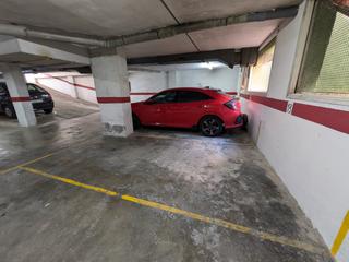 Aparcament cotxe a Carrer de ponent 85. Plaza cómoda para coche pequeño