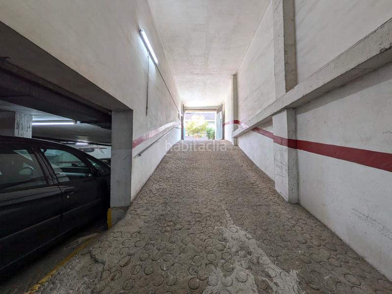 Foto b8256755-e298-4414-866d-a7b646129d97. Parking coche en carrer de ponent 85 plaza cómoda para coche pequeño en Badalona