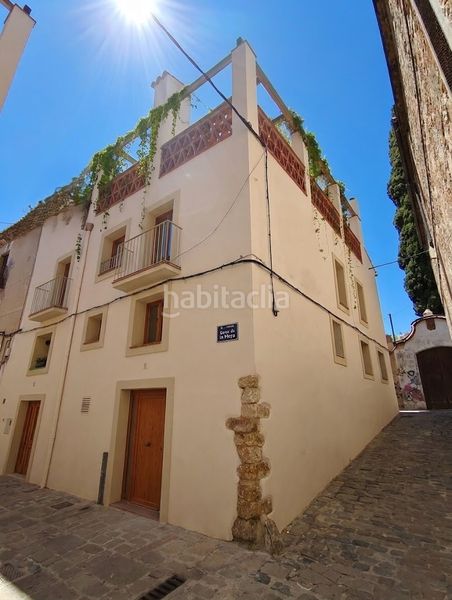 Foto afe26b3c-7b3a-41eb-b3c1-744882053eb9. Casa aparellada a Centre Badalona