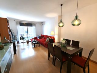 Duplex  Carrer del general weyler. Dúplex semi nuevo con parking y piscina