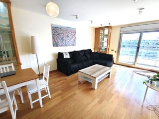 Miete Dachwohnung in Plaça del vaixell maria assumpta 3. Atico dúplex vacacional (verano) con vistas al mar y gran terraz