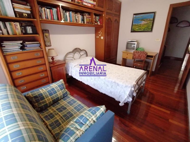 Foto d8a55ff2-de2c-4400-8b37-b19743004a98. Casa adosada casa céntrica con vistas y terraza en Pobra do Caramiñal (A)