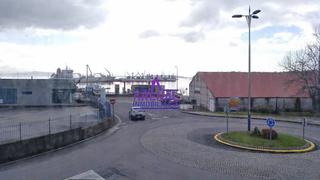 Pis a Pobra do Caramiñal (A). Amplio piso frente al puerto