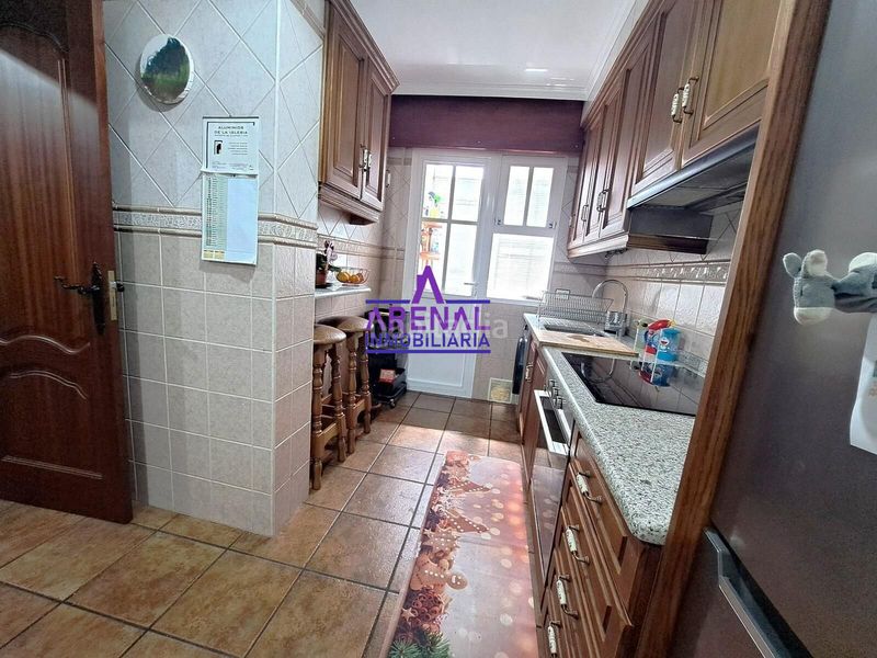 Foto be1eae66-80dd-42b6-a5a4-f8f63dd1862c. Pis a Pobra do Caramiñal (A)