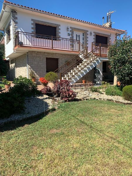 Foto e0817e5e-9247-458b-979c-7710915ecb78. Haus mit heizung parking in Pobra do Caramiñal (A)