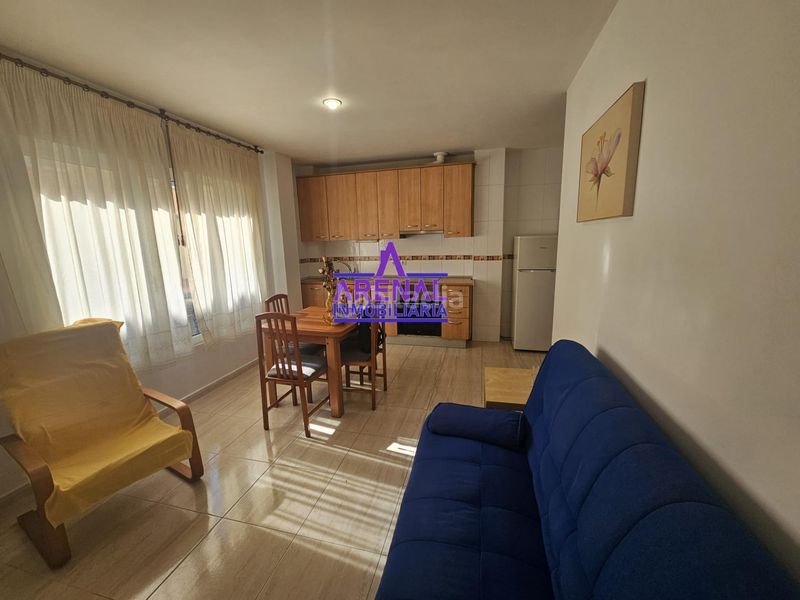 Foto e18a2dbc-582b-47fb-b9be-7d4b447fd50d. Apartament a Pobra do Caramiñal (A)