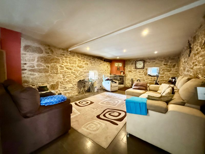 Foto 2fd689be-7884-4080-85d8-628a91d96619. Maison avec parking dans Corgo (O)