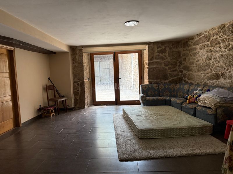 Foto 4972b7fe-3bb7-460e-aab8-13d2e5e0b5a4. Maison avec parking dans Corgo (O)