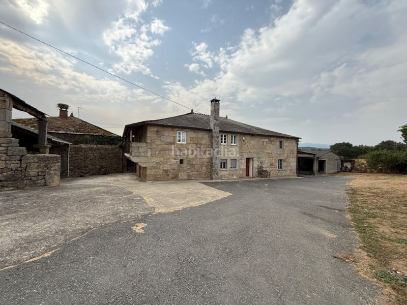 Foto 63e3a5d4-e33c-473e-ab36-39ec9e9e1205. Maison avec parking dans Corgo (O)