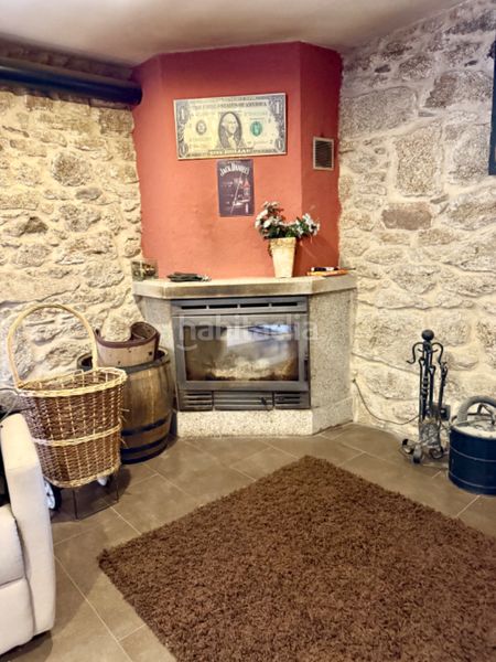 Foto c52bf53a-5136-406b-8c12-7760523880ef. Maison avec parking dans Corgo (O)