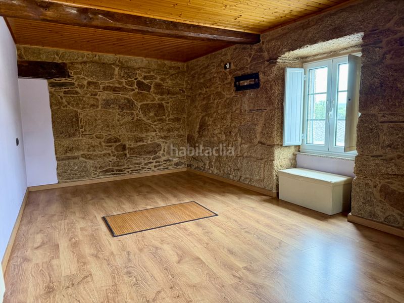 Foto f604d334-df92-4c5c-bc94-77561402bc71. Maison avec parking dans Corgo (O)