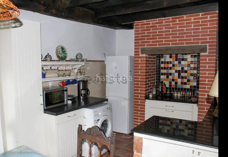 Foto f15fa0cf-75a8-4128-8e45-dbd5d2bbab3a. Maison avec cheminée parking dans Begonte