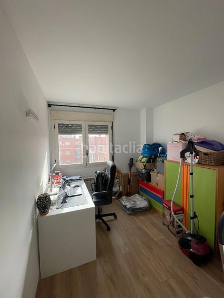 Foto 0c1db699-e186-4d67-8add-e1c84613b6d4. Penthouse with fireplace heating parking pool in Simancas Madrid