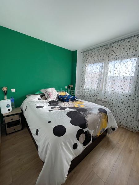 Foto 283272e7-54a1-4243-b2ed-4b983122d622. Penthouse with fireplace heating parking pool in Simancas Madrid