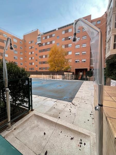 Foto e23d3fa6-e75c-4407-bb73-56e74969d43c. Penthouse with fireplace heating parking pool in Simancas Madrid