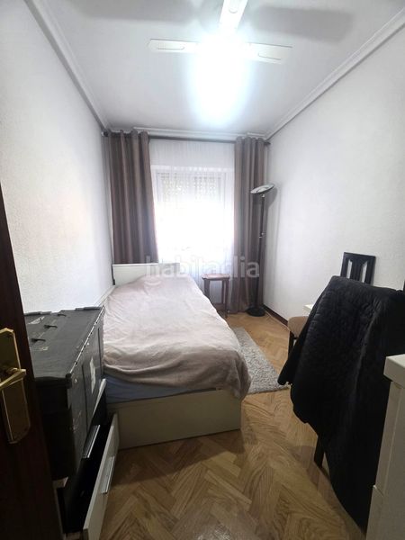 Foto 3a302f2a-685a-4c40-85b3-9cbb7cdffc98. Flat with heating in Los Rosales Madrid