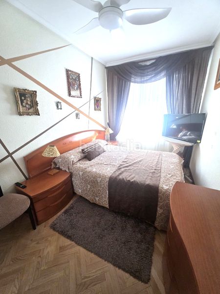 Foto 550ce0ee-7c94-4687-aa47-87dea0389130. Flat with heating in Los Rosales Madrid