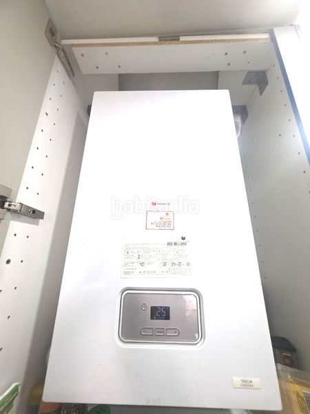 Foto 5c7efc1d-6d10-4f5d-bef9-e980229532c5. Flat with heating in Los Rosales Madrid