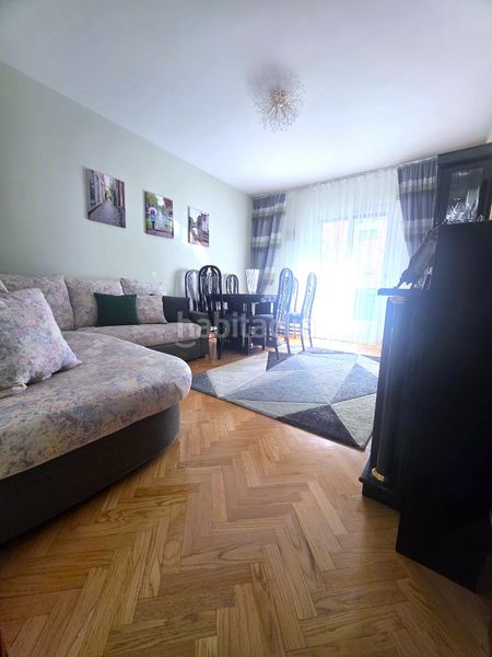 Foto 5f65a853-a18c-41ac-8828-5f2e89624a1f. Flat with heating in Los Rosales Madrid