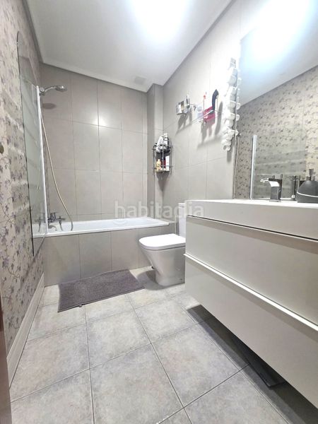 Foto b13005b5-9e8d-420e-8c6c-c8ab7a571abf. Flat with heating in Los Rosales Madrid