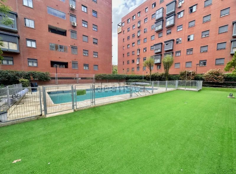 Foto d8e83f7e-ad21-42f2-87c0-e86262b93f1f. Pis amb calefacció aparcament piscina a Guindalera Madrid